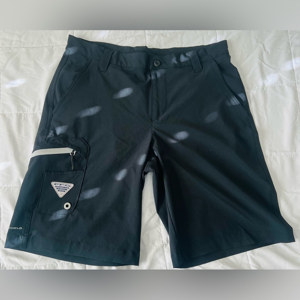 PFG Columbia! NWOT Men's Black Cargo Shorts